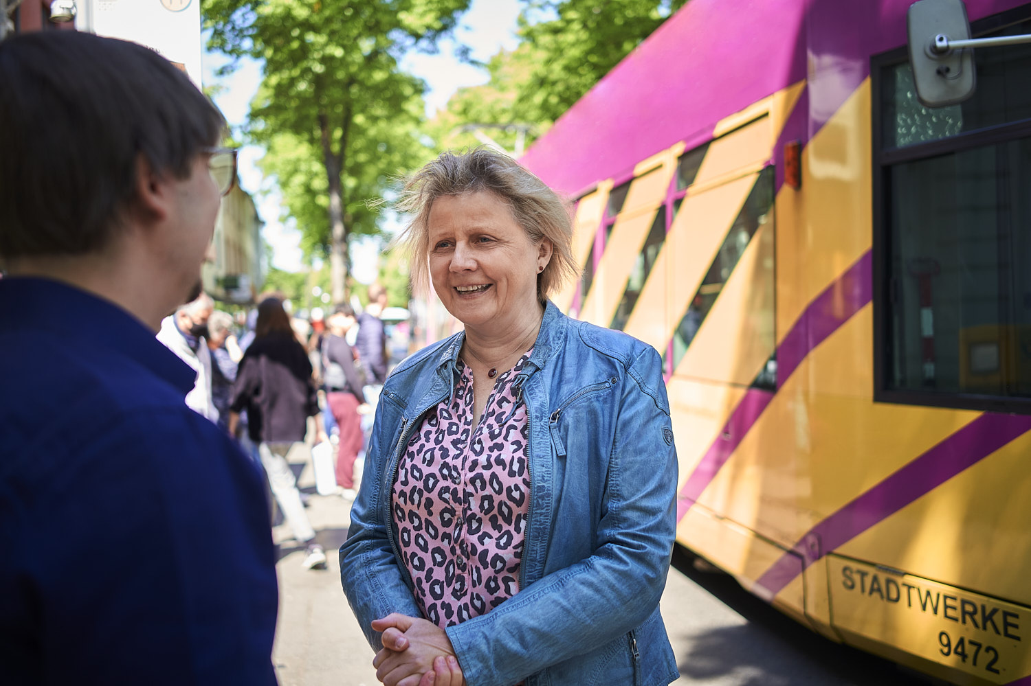 Elke im Gespräch mit Bürger